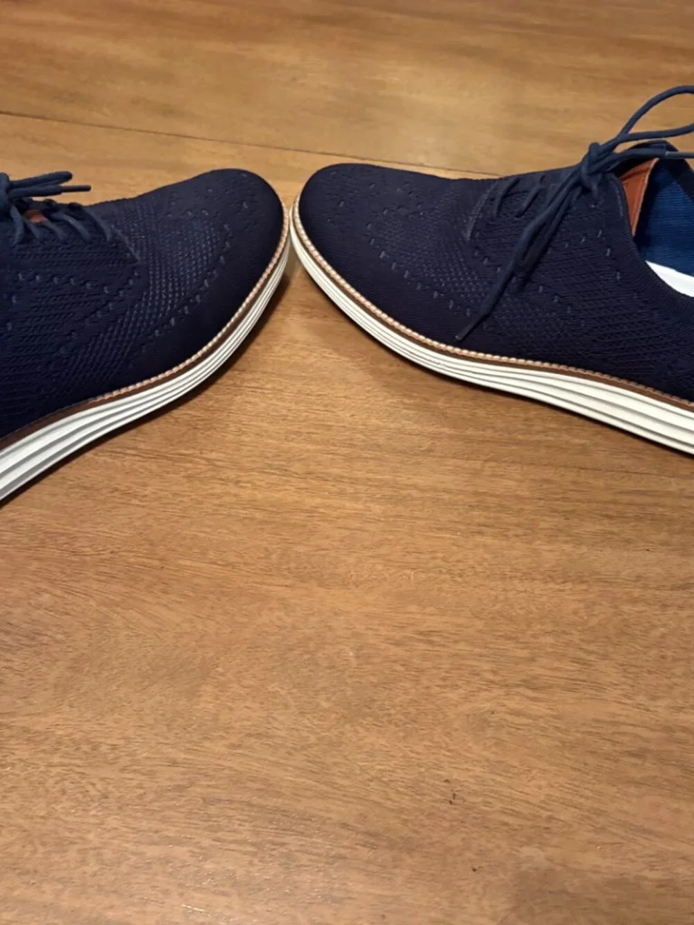 Like New, Men's Cole Haan Original Grand Shortwing Oxford Navy Shoes. Size 9.5